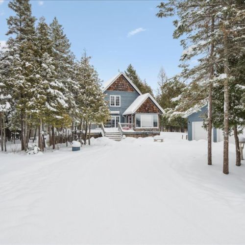 Snowy winter arrival at 3 Bears Cottage, tucked among the cedars with a peaceful, private setting.