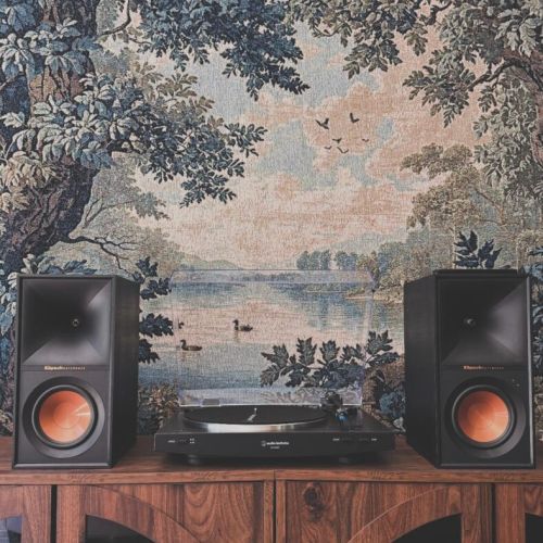 Enjoy rich, immersive sound through our premium sound system while surrounded by the tranquility of the forest. Perfect for cozy evenings and slow mornings