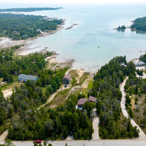 Welcome to The Lookout, a beautiful chalet style cottage in an incredible location close to Tobermory.