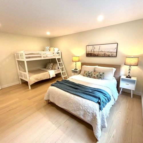 Comfort for the whole crew – this spacious bedroom features a cozy queen bed and twin-over-twin bunks, perfect for families or groups with kids.