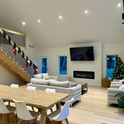 Cozy winter gatherings start here—soft lights, warm spaces, and holiday touches throughout.