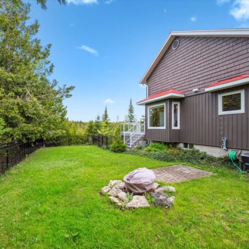 Gather your crew around the fire pit for cozy bonfire nights. Perfect for s’mores, stories, and stargazing under the dark sky preserve of the Bruce Peninsula.