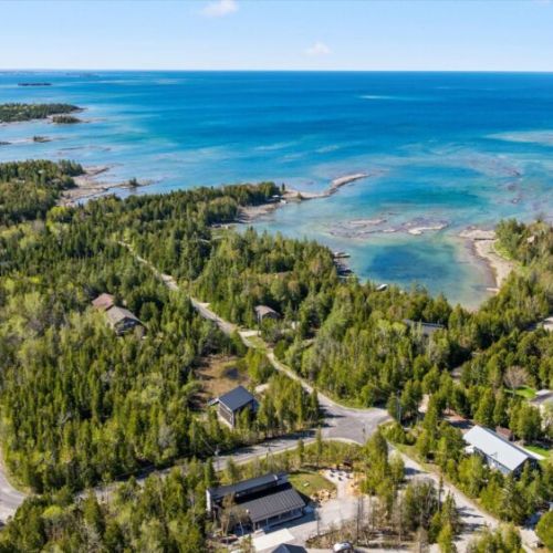 Minutes from the stunning Georgian Bay shoreline and crystal-clear waters.
