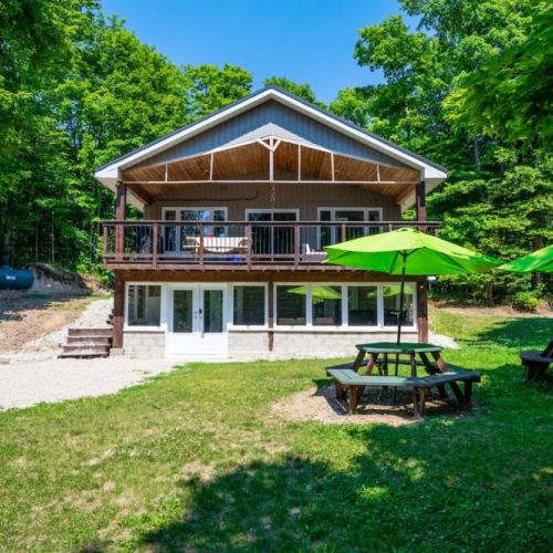Welcome to the infamous 'Chalet', a local favourite place to stay for large families and groups. Situated on the Sugarbush Estate lots, close to Sauble and North Oliphant beaches, the Bruce Trail, Wiarton and extended drive to the National Park.