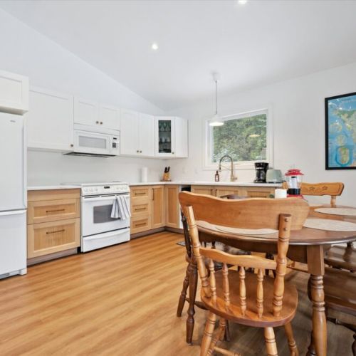 Fully equipped kitchen with modern appliances and ample counter space, designed for easy cottage cooking.