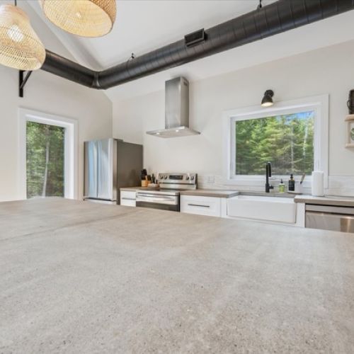 Large counters make cooking for your group simple and enjoyable, whether it’s breakfast or a family feast.