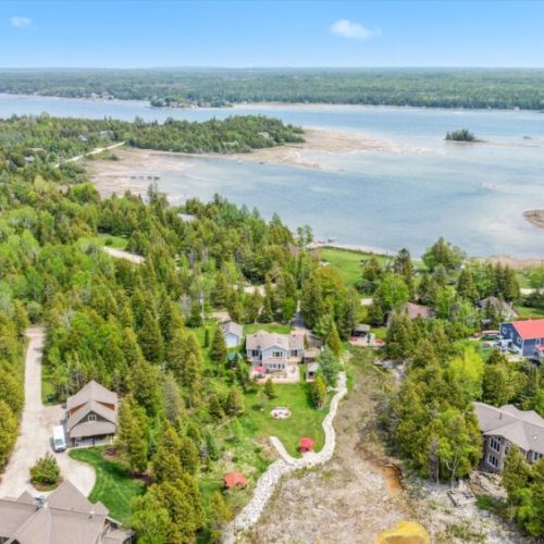 Explore the peaceful, family-friendly Mar community from above — where towering pines, hidden trails, and gentle bays create the ultimate setting for relaxation, paddling, and exploration.