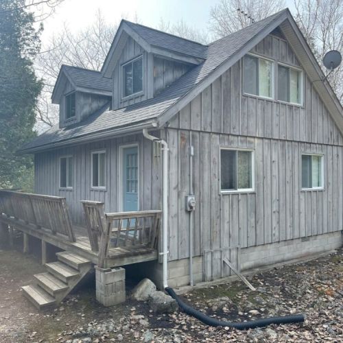 1.5 storeys of classic cottage design and feel.