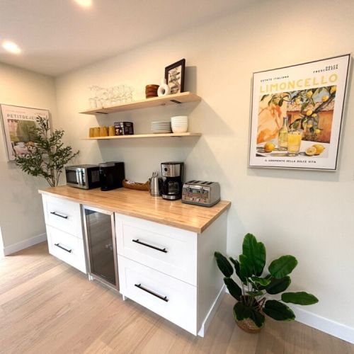 Start your mornings right – the coffee and beverage station is fully stocked with all the essentials for your perfect brew or evening wind-down.