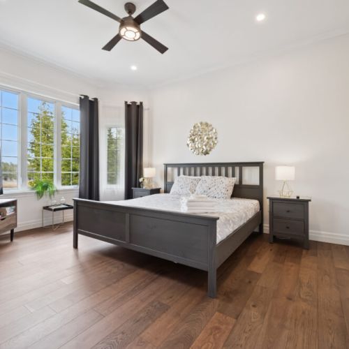 Bedroom 3: Comfortable bedroom with king bed and easy access to a full bathroom