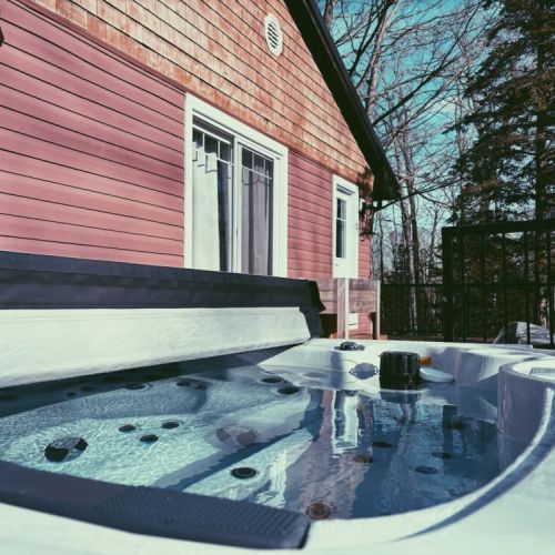 Soak under the stars in your private 72-jet hot tub — bromine-balanced, perfect after a day of hiking, snowshoeing, or shoreline exploring.