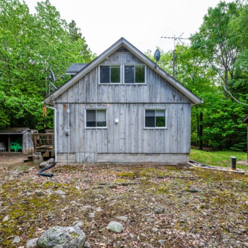 1.5 storeys of classic cottage design and feel.
