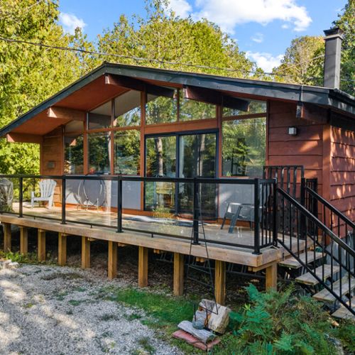 The cottage's striking wall of windows brings the beauty of the Bruce Peninsula right into your living space.
