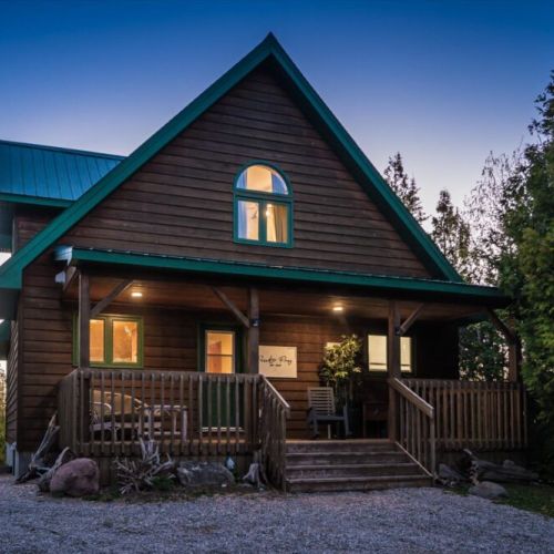 Rustic charm welcomes you from the moment you arrive at Paradise Pines.
