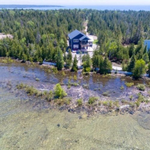 Beautiful, calm, serene, newly built waterfront cottage with all the amenities - secluded but conveniently located close to marine and downtown Tobermory. Enjoy hiking, kayaking, excellent beach areas - Singing Sand (15 min) and Sauble beach (45 min)