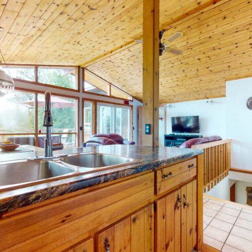 Enjoy friends and family gatherings from the fully stocked and open-concept kitchen/dining and living areas.