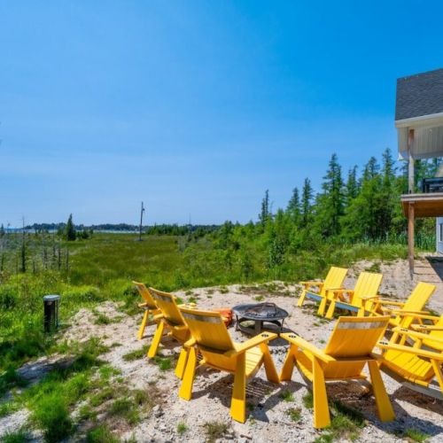 The Muskoka bonfire lounge sits on the edge of the Fenn, perfect for nature watching.