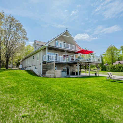 From the rear, Jack's Retreat is a picture of secluded luxury and comfort amidst the beauty of nature.