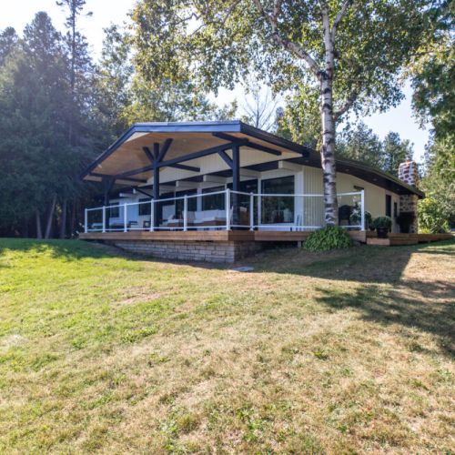Big open lawn for games lounging and enjoying the peaceful setting.