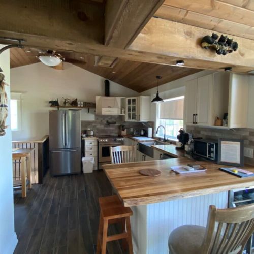 Indulge in a fully-equipped kitchen featuring a conventional oven, industrial dual dishwasher that washes in 20 minutes. Everything you need to prepare delicious meals with ease and convenience.