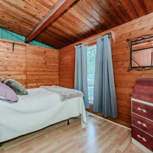Sleep peacefully in this charming bedroom, featuring warm wood interiors, natural light, and rustic décor—perfect for relaxing escapes, romantic getaways, or restful nights in the countryside.