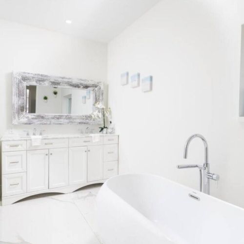 With a magnificent free standing bathtub and double sinks, the ensuite bathroom is a truly regal experience.
