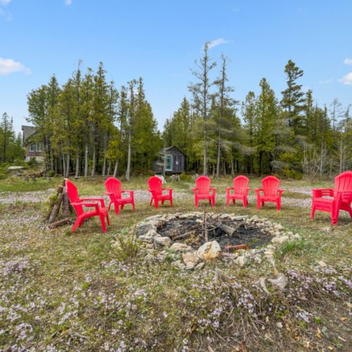 Share stories, roast marshmallows, and enjoy memorable evenings around the spacious outdoor firepit area.