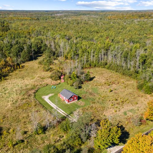 A true escape to the countryside, with Smith Homestead tucked away among acres of forest, fields and natural Bruce Peninsula landscape.