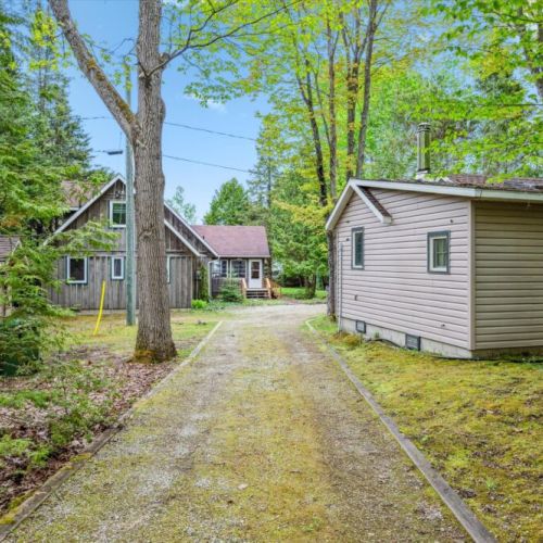 A secluded drive brings you to Lakeview Loft and its cozy guest cabin—ideal for multi-family stays or extra space for your crew.