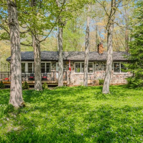 Lago is very private siting on 2 acres of maple forest. Sit and listen to the wind in the trees from the front deck with your morning coffee.