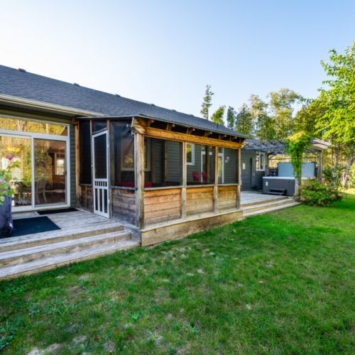 Enjoy bug-free evenings on the screened-in porch or gather on the expansive deck—perfect for morning coffee or al fresco dining at your Bruce Peninsula stay.