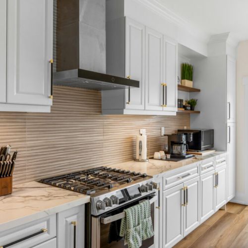 The fully equipped kitchen has everything you need to prepare meals with ease.
