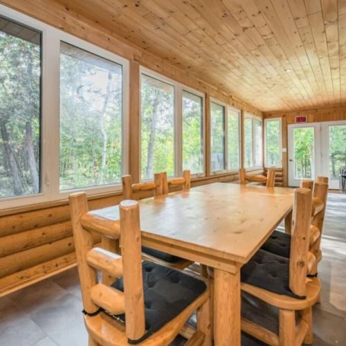 Gather 'round for hearty meals in the Peninsula room where the sturdy wood carved table stands ready for good food and better company, all with a view of Tobermory's gorgeous forest through the panoramic windows.