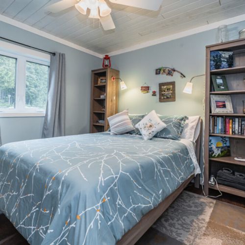 Bedroom 4: Charming bedroom with warm décor and plenty of natural light.