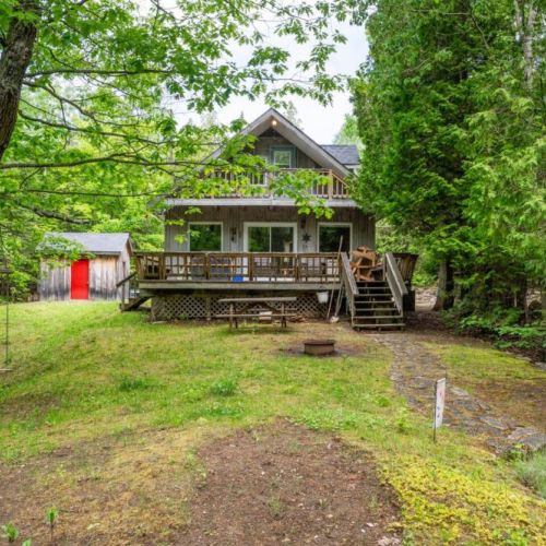 Enjoy the backyard firepit and swing!