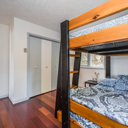 The welcoming bedroom with bunk beds, ideal for accommodating additional guests or children.