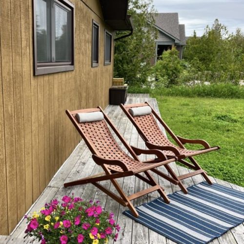 Enjoy the great outdoors on this spacious deck, equipped with wooden seating. Surrounded by lush greenery, it’s the perfect spot for dining al fresco and soaking up nature.
