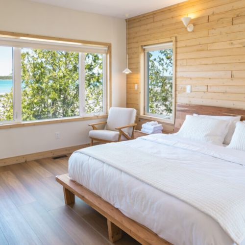Wake up to stunning lake views from the comfort of your king-size bed. This spacious bedroom features hotel-like bedding and large windows that frame the picturesque scenery.