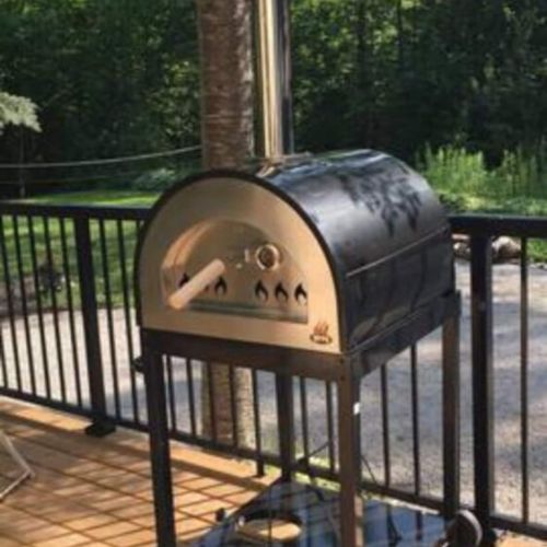 Enjoy a wood-fired pizza in the outdoor pizza oven!