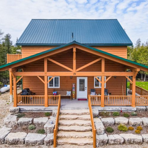 The gorgeous landscaping adds a polished and regal look to an already amazing property. The Saw N' LogzzZ property is delicately maintained.