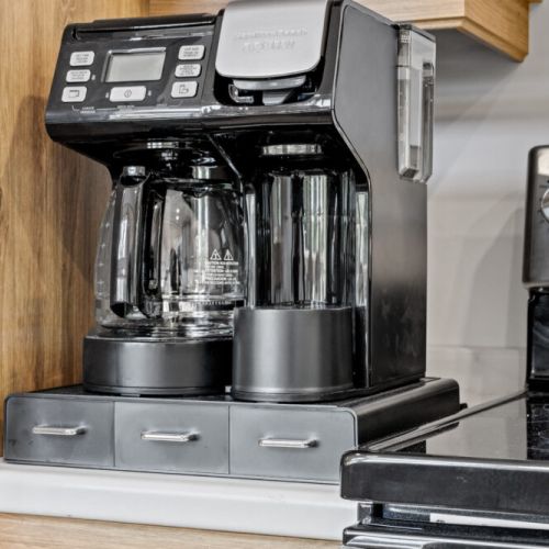 Start your mornings with fresh coffee using the drip coffee maker.