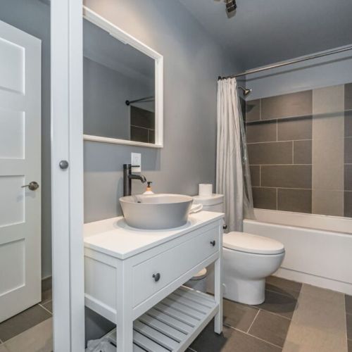 The ensuite in the granny suite.
