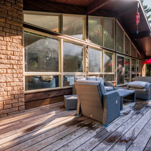The front deck lounge.