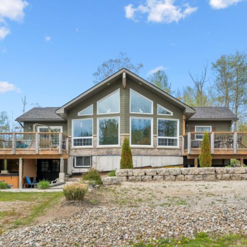 Keep scrolling through the photos, you won’t be disappointed with Sunset Villa, a charming raised bungalow nestled in a peaceful, remote setting.