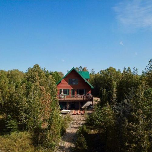 Tucked into the trees, Paradise Pines feels private and secluded while still right on the waterfront.