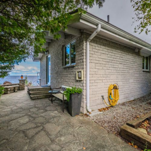 The classic charm of Sunrise Retreat greets you with its rustic exterior and welcoming ambiance. Conveniently located just minutes from Lion’s Head, it’s the perfect base for your Bruce Peninsula adventures.