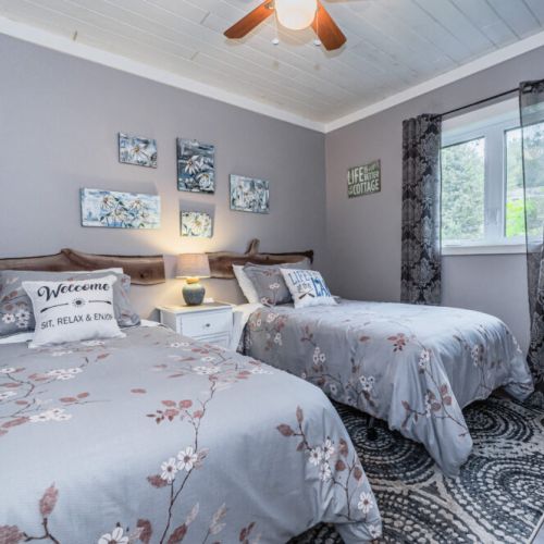 Bedroom 5: Cozy bedroom with two beds—ideal for families or groups traveling together.