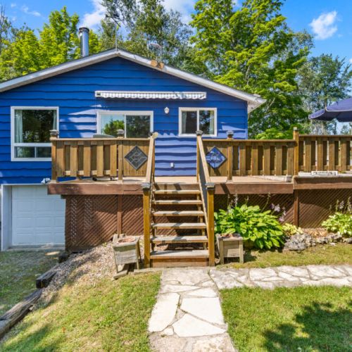 Welcome home to your cozy Bruce Peninsula retreat.