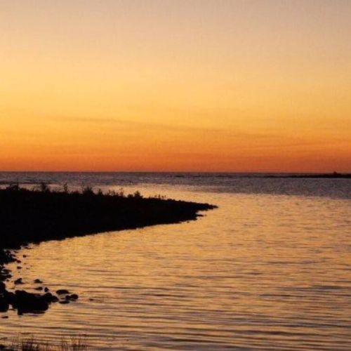 Larsons Cove beach - Sunset.  Less than a 5 min drive from the cottage.