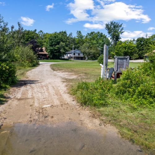 The public boat launch and Miller Lake are just steps from the cottage.